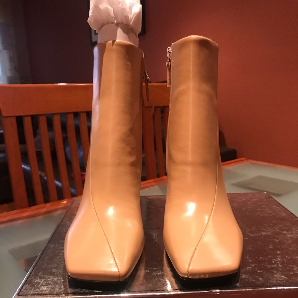 Shoes - Picture 5 of 8
